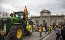 Columns of tractors converged on Plaza de Colón from several starting points before moving along major avenues toward the Agriculture Ministry area
