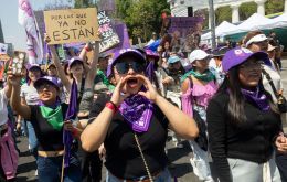 With banners reading “Not all of us made it” and “Not one more daughter, not one more broken mother,” they denounced the daily femicides in Mexico City