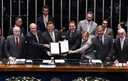 During the formal session, Alcolumbre said trade “is the key to world peace” and argued that countries that do business with one another tend to have more to lose from war than to gain from it