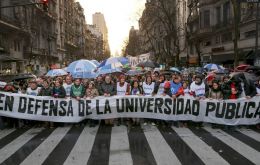 Judges Sergio Fernández and Jorge Morán rejected the executive branch's appeal and called its arguments not serious, including the claim that the injunction amounted to a disguised final ruling