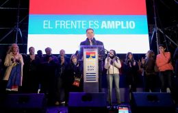 According to polling firm Factum's data for the first two months of 2026, President Yamandú Orsi's approval stands at 37%, against a disapproval rating of 41%