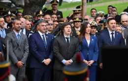 The ceremony takes place amid reports of a possible Milei trip to the United Kingdom, with the aim of negotiating, among other issues, the lifting of arms purchase restrictions on Argentina