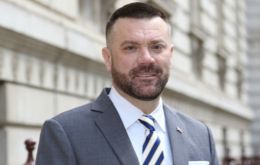 Porter recorded a video outside Bolivia's Foreign Ministry building in which he declared that the Falkland Islands are British, their sovereignty is not in question and cited the 2013 referendum