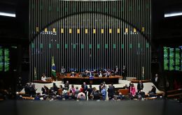 The initiative resurfaces in an election year, with general elections in October. President Luiz Inácio Lula da Silva opposes the measure, while the right is championing it