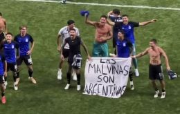 Members of the Argentine team held up a banner exclaiming ‘Las Malvinas son Argentinas’ (‘The Falklands are Argentine’).